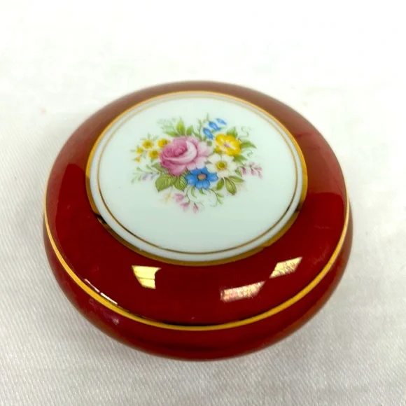 Vintage Limoges France porcelain dresser /trinket box - Picture 1 of 8